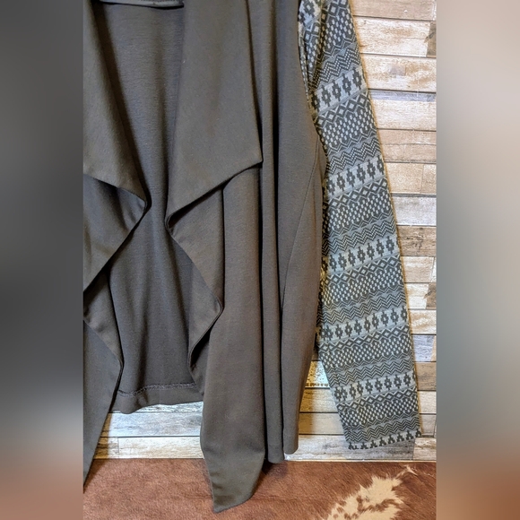 Violet B. Cascading Waterfall Effect W/Aztec Sleeves Short Cardigan - Picture 6 of 16